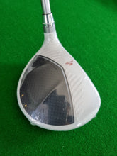 Load image into Gallery viewer, Cobra King F9 Ladies 5-6 Wood with Cover - Brand new!
