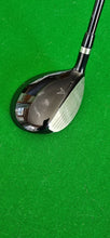 Load image into Gallery viewer, Callaway Warbird Ladies 5 Wood with Cover
